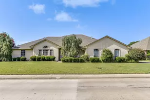 311 Northgate Dr, Waxahachie, TX 75165 - Photo 1