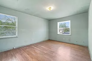 638 Odeneal St, Dallas, TX 75217 - Photo 9