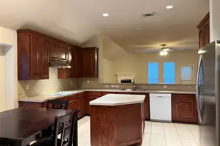 5827 Silver Sage Ln, Grand Prairie, TX 75052 - Photo 11