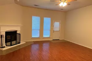 5827 Silver Sage Ln, Grand Prairie, TX 75052 - Photo 15