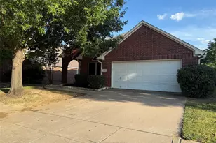5827 Silver Sage Ln, Grand Prairie, TX 75052 - Photo 3