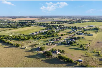 212 Ashley Drive, Bruceville Eddy, TX 76524 - Photo 31