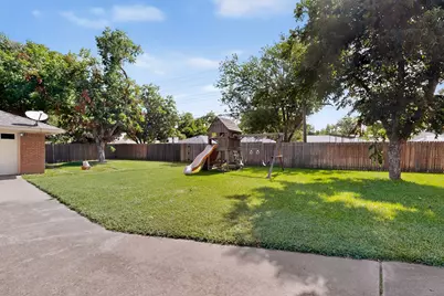 1702 Surrey Circle, Grand Prairie, TX 75050 - Photo 27