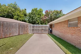 1702 Surrey Cir, Grand Prairie, TX 75050 - Photo 33