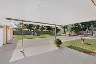 1702 Surrey Cir, Grand Prairie, TX 75050 - Photo 27