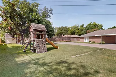 1702 Surrey Circle, Grand Prairie, TX 75050 - Photo 29