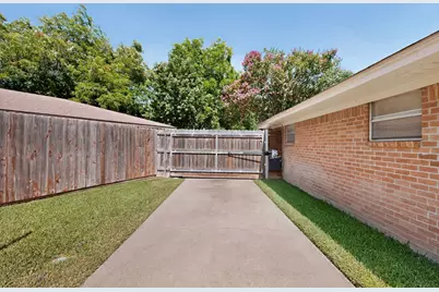 1702 Surrey Circle, Grand Prairie, TX 75050 - Photo 31