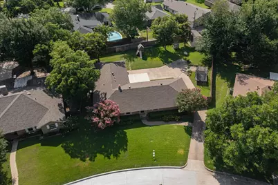 1702 Surrey Circle, Grand Prairie, TX 75050 - Photo 35