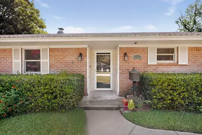 1702 Surrey Circle, Grand Prairie, TX 75050 - Photo 3