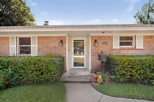 1702 Surrey Cir, Grand Prairie, TX 75050 - Photo 3