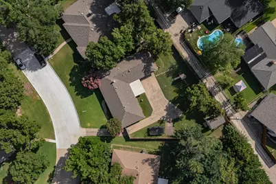 1702 Surrey Circle, Grand Prairie, TX 75050 - Photo 33