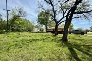 210 W Houston St, Leonard, TX 75452 - Photo 11