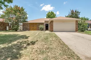 2654 Carrington Ln, Grand Prairie, TX 75052 - Photo 1