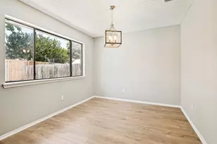 2654 Carrington Ln, Grand Prairie, TX 75052 - Photo 9