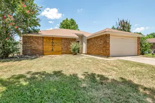 2654 Carrington Ln, Grand Prairie, TX 75052 - Photo 3