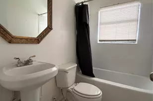 2005 Huntington Dr, Arlington, TX 76010 - Photo 11