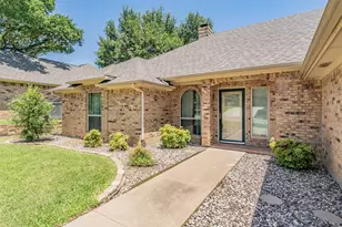 1633 Saxon Dr, Bedford, TX 76021 - Photo 3