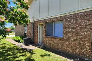 429 SW Thomas St, Burleson, TX 76028 - Photo 3