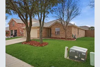 1039 Wood Brook Drive, Grand Prairie, TX 75052 - Photo 3