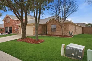 1039 Wood Brook Dr, Grand Prairie, TX 75052 - Photo 3