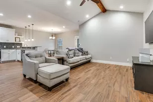 908 E Decatur St, Ennis, TX 75119 - Photo 3