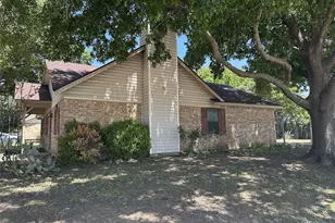 800 Pine Mountain Dr, Burleson, TX 76028 - Photo 3