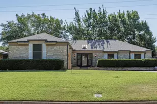 2805 Hedgeway Dr, Arlington, TX 76016 - Photo 3
