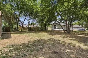 910 Loney St, Fort Worth, TX 76104 - Photo 7