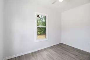 910 Loney St, Fort Worth, TX 76104 - Photo 33