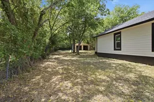 910 Loney St, Fort Worth, TX 76104 - Photo 9