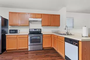 8421 River Bluffs Dr, Arlington, TX 76002 - Photo 5