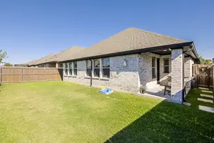 982 E Villas Ct, Lewisville, TX 75067 - Photo 5