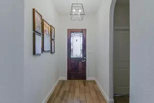 982 E Villas Ct, Lewisville, TX 75067 - Photo 9