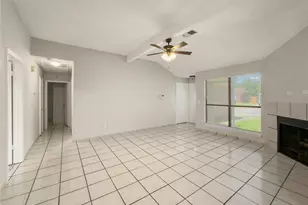 614 Red Coat Ln, Arlington, TX 76002 - Photo 5
