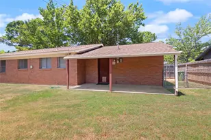 1332 Harrison Ln, Hurst, TX 76053 - Photo 5