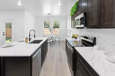 3037 Valentine Street, Dallas, TX 75215 - Photo 9
