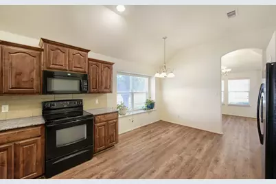 900 Cheryl Street, Crowley, TX 76036 - Photo 9