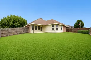 900 Cheryl St, Crowley, TX 76036 - Photo 19