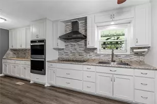 525 W 7th St, Crawford, TX 76638 - Photo 9