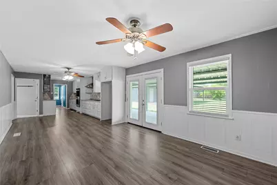 525 W 7th Street, Crawford, TX 76638 - Photo 7