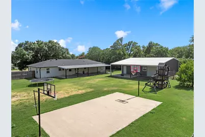 525 W 7th Street, Crawford, TX 76638 - Photo 21