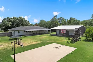 525 W 7th St, Crawford, TX 76638 - Photo 21