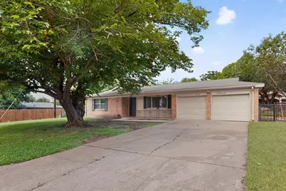 1016 Sproles Drive, Benbrook, TX 76126 - Photo 5