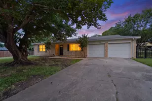 1016 Sproles Dr, Benbrook, TX 76126 - Photo 1