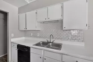 1122 Millview Dr, Arlington, TX 76012 - Photo 9