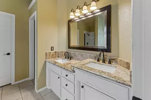 7329 Hidden Oaks Dr, North Richland Hills, TX 76182 - Photo 13