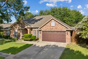 7329 Hidden Oaks Dr, North Richland Hills, TX 76182 - Photo 3