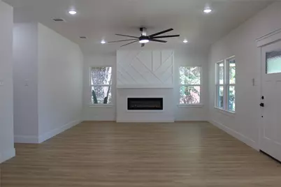 936 E Annie Street, Fort Worth, TX 76104 - Photo 3