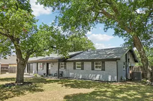 1224 Trailwood Dr, Hurst, TX 76053 - Photo 3
