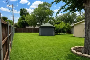 13706 Janwood Ln, Farmers Branch, TX 75234 - Photo 11